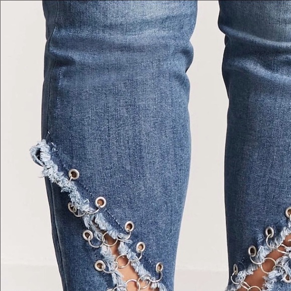 Forever 21 jeans with distressed areas - Picture 4 of 8